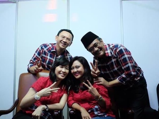 Ahok dan Veronica Tan juga kompak berbusana nuansa merah yang sama persis dengan Djarot dan istrinya, Happy. Foto: Dok. Instagram, Detikcom