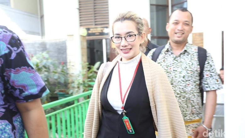 Bersaksi, Reza Artamevia Sempat Tertawa di Persidangan Aa Gatot Bersaksi, Reza Artamevia Sempat Tertawa di Persidangan Aa Gatot