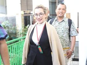 Bersaksi, Reza Artamevia Sempat Tertawa di Persidangan Aa Gatot