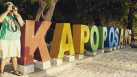 Traveler juga bisa menjumpai tulisan besar warna-warni bertuliskan Kapoposang. Asyik juga buat kamu yang gemar foto selfie (Moehammad Bakrie/detikTravel)
