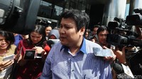 Hilman diperiksa sebagai saksi untuk penyelidikan baru kasus proyek e-KTP yang ditangani KPK pada hari ini.