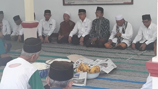 Pasangan Djosto juga melakukan deklarasi di makam leluhur
