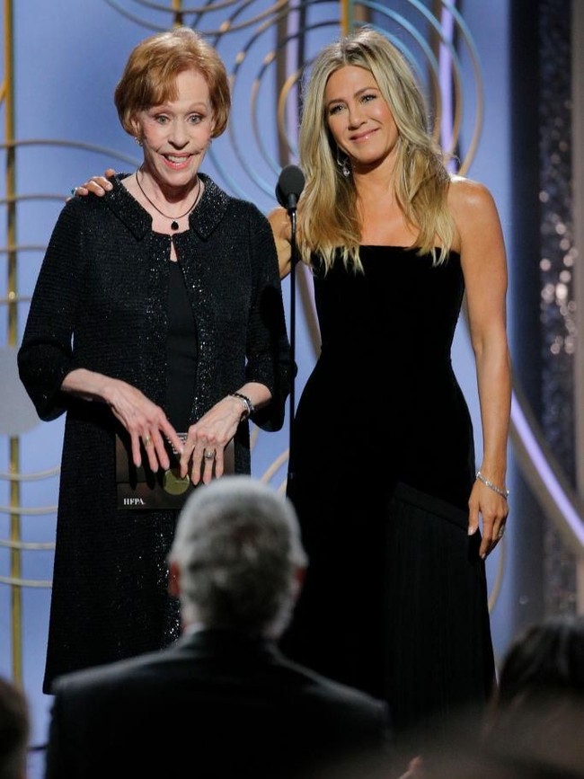 Usia Jennifer Aniston sebentar lagi menapaki kepala lima. Namun, tanda-tanda itu sepertinya belum terlihat di perawakan Jennifer kali ini. (Foto: Getty Images)