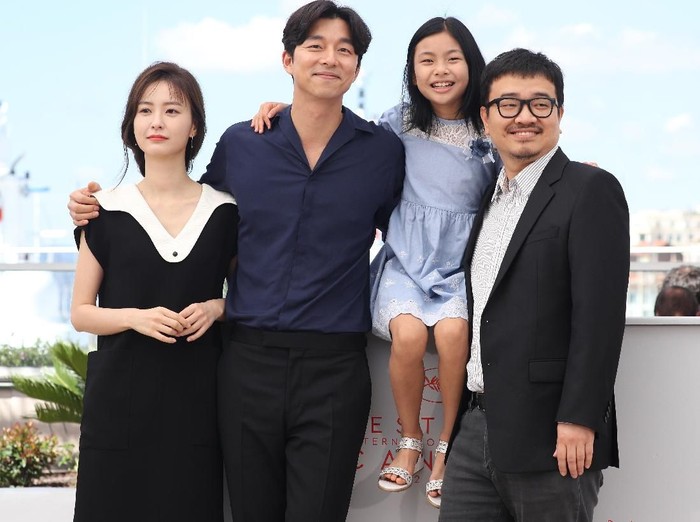 CANNES, FRANCE - MAY 14:  (L-R) Actors Jung Yu-mi, Gong Yoo, Kim Su-an and director Yeon Sang-ho attend  the 