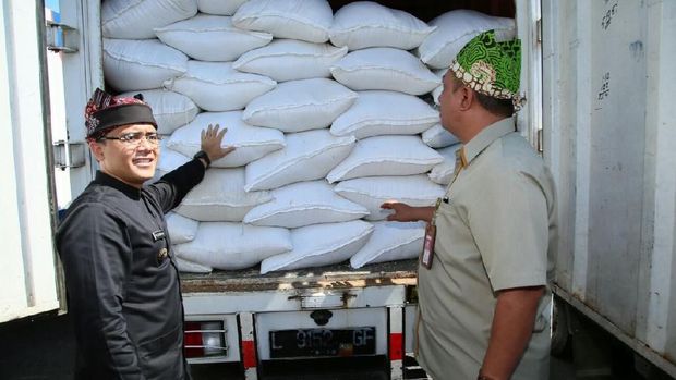 Bupati Anas berharap operasi pasar bisa menstabikan harga beras di pasaran