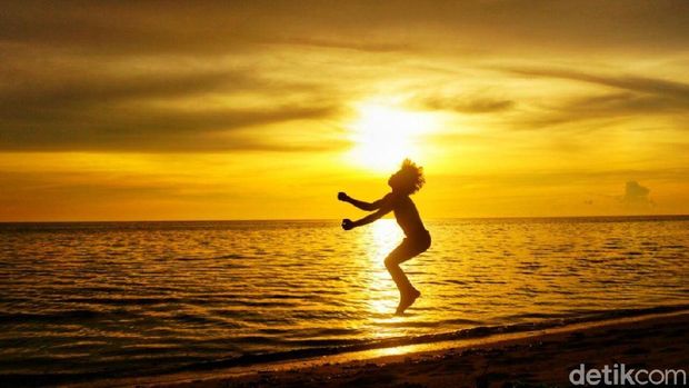 Sunset indah di Pulau Kapoposang (Moehammad Bakrie/detikTravel)