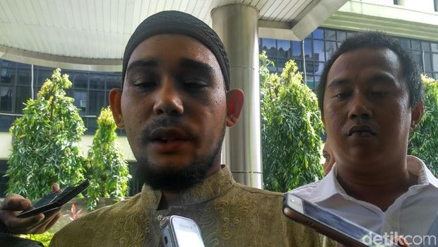 Ketua Umum FUIB, Rahmat Himran melaporkan Joshua Suherman ke Bareskrim.