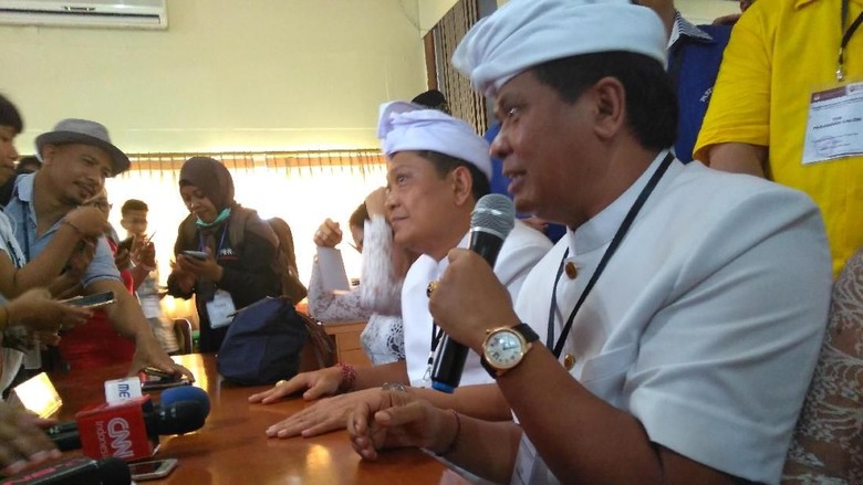 Daftar Pilgub Bali, Rai Mantra-Kerta Targetkan Menang 60 Persen Daftar Pilgub Bali, Rai Mantra-Kerta Targetkan Menang 60 Persen