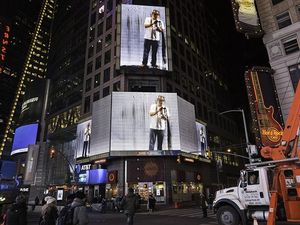 Writing in the Rain FX Harsono Hadir di Times Square New York