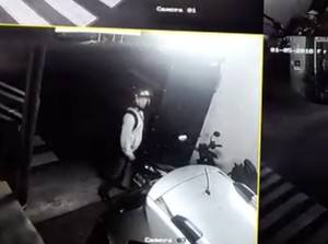 Terekam CCTV, Begini Aksi Pencuri Sepeda Motor di Pinang Ranti