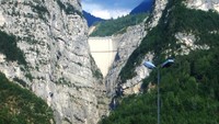 Di masa pengerjaannya, bendungan bernama Vajont, di Erto e Casso, Italia, ini disebut sebagai yang tertinggi di dunia dengan ketinggian 860 kaki atau sekira 262 meter. Namun bendungan ini juga membawa musibah bagi 1.917 warga di bawahnya dikarenakan banjir. Istimewa/Unintech.