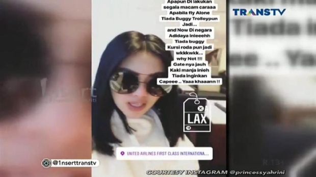 Salahkah Syahrini Pakai Kursi Roda di Bandara?