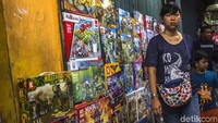 Harga yang ditawarkan di sini cukup terjangkau dan membuat warga mengunjungi pasar ini.