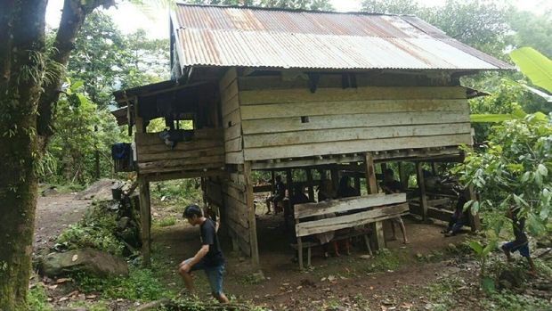 Sekolah Kolong Rumah dan Cerita 90 Persen Warga Kampung Buta Huruf