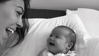 Cristiano Ronaldo dan Georgina Rodriguez memiliki putri bernama Alana Martina. Ia sangat menggemaskan dan selalu tertawa seperti yang diunggah di instagram. (Dok. Instagram/georginagio)