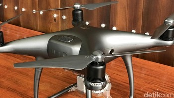 DJI Phantom 4 Pro Obsidian memiliki bodi berwarna hitam. Foto: Adi Fida Rahman/detikINET