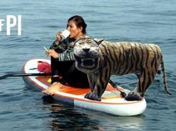 Deretan Patung Kocak yang Bikin Netizen Terpingkal