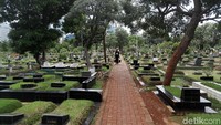 Dinas Kehutanan DKI Jakarta telah mangalokasikan anggaran Rp 400 miliar untuk pengadaan lahan makam tahun ini.