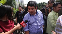 Saat ini KPK juga telah melakukan pencegahan ke luar negeri terhadap 4 saksi kasus dugaan merintangi penyidikan tersangka Setya Novanto. Empat saksi tersebut adalah pengacara Fredrich Yunadi, wartawan Hilman Mattauch, ajudan Setya Novanto, Reza Pahlevi, serta Achmad Rudyansyah.