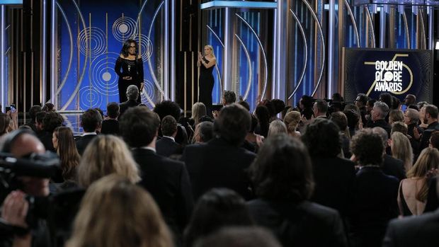 BEVERLY HILLS, CA - JANUARY 07:  In this handout photo provided by NBCUniversal,  Oprah Winfrey accepts the 2018 Cecil B. DeMille Award   during the 75th Annual Golden Globe Awards at The Beverly Hilton Hotel on January 7, 2018 in Beverly Hills, California.  (Photo by Paul Drinkwater/NBCUniversal via Getty Images)