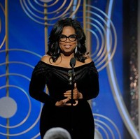 Oprah Winfrey adalah salah satu seleb yang mengaku dengan terang-terangan jika ia tak mau punya anak. Sejak kecil, ia lebih bermimpi menjadi aktivis politis yang berguna bagi banyak orang dari pada menjadi ibu. Ia pun sebenarnya pernah hamil dan punya anak karena pelecehan seksual tapi bayi itu kemudian meninggal. Foto: Paul Drinkwater/NBCUniversal via Getty Images