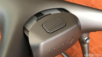 Slot baterai. Foto: Adi Fida Rahman/detikINET