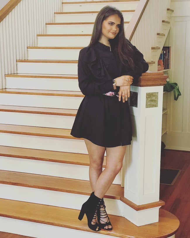 Penampilan Saffron kerap kali berbalut gaun-gaun indah dari brand terkenal Prada dan Burberry. Foto: Instagram