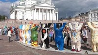Patung ini sejak 2001 dipamerkan di sudut-sudut kota Berlin dalam sebuah acara artistik. Ada pesan perdamaian dan persatuan antar negara dunia yang ingin ditampilkan lewat Buddy Bear. 