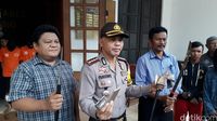 Aksi Teror Begal Bersenjata Katana di Bandung Ini Terekam CCTV