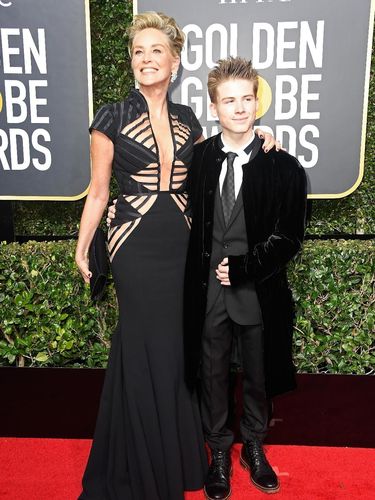 Sharon Stone bersama putranya menghadiri Golden Globe Awards 2018 baru-baru ini. 