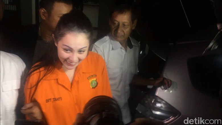 Hmm... Nangis Kejer Minta Disembuhkan, Jennifer Dunn Kini Ngaku Sudah Sehat Hmm... Nangis Kejer Minta Disembuhkan, Jennifer Dunn Kini Ngaku Sudah Sehat