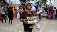 Dalam paket sembako murah tersebut harga Telur ayam bisa didapat hanya dengan Rp 12.500 per kg.