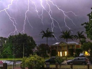 Hujan Badai Sejukkan Panasnya Kota Sydney, Meski Tak Lama