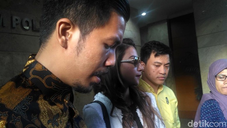 Tuntut Hak Asuh Anak, Tsania Marwa Laporkan Atalarik ke Bareskrim Tuntut Hak Asuh Anak, Tsania Marwa Laporkan Atalarik ke Bareskrim