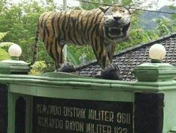 Deretan Patung Kocak yang Bikin Netizen Terpingkal