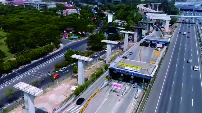 Laporan Keuangan Garuda Dikaitkan Pilpres, LRT Dirubung Pengembang