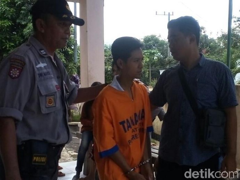 Berpura-pura Salat, Warga Jember Ini Embat Motor Jamaah Berpura-pura Salat, Warga Jember Ini Embat Motor Jamaah