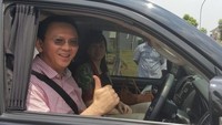 Saat libur Hari Raya Idul Adha 1437 H, September 2016, Ahok memanfaatkan waktu bersama Vero untuk menyetir mobil keliling Jakarta sampai Bekasi (Dok. Instagram @basukibtp)