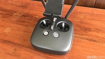 Pengontrol drone. Foto: Adi Fida Rahman/detikINET