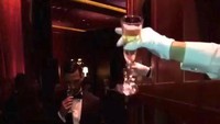 Ricky Martin membuat video boomerang di depan wall of champagne. Dari rongga dinding ini terlihat beberapa tangan mengulurkan champagne dan camilan yang bisa diambil para tamu undangan.
