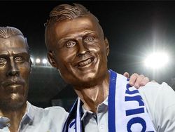 Deretan Patung Kocak yang Bikin Netizen Terpingkal