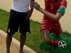 Deretan Patung Kocak yang Bikin Netizen Terpingkal