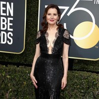 Aktris Geena Davis pun tak kalah memesona di usia 61 tahun. (Foto: Getty Images)