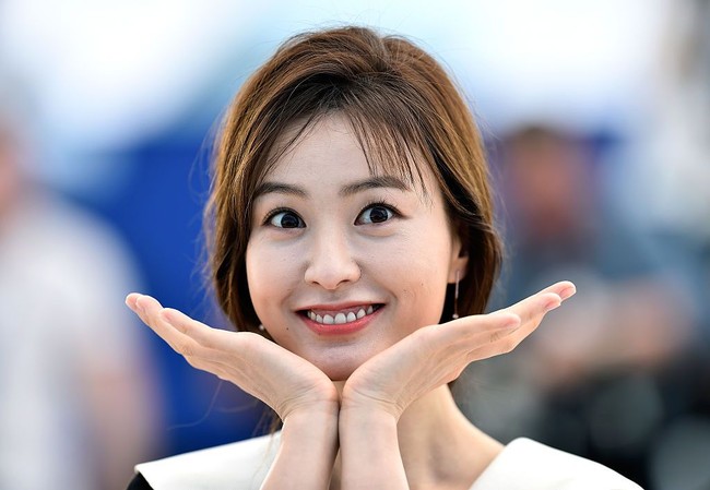 Kompleksi wajah yang mulus tanpa noda membuat Jung Yu Mi hanya perlu mengaplikasikan sedikit makeup pada wajahnya. Foto: Getty Images