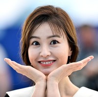 Kompleksi wajah yang mulus tanpa noda membuat Jung Yu Mi hanya perlu mengaplikasikan sedikit makeup pada wajahnya. Foto: Getty Images