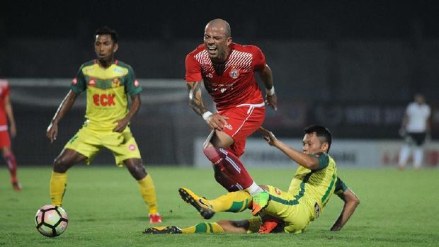 Kedah FA (kostum kuning) saat ikut turnamen pramusim di Indonesia. The Eagles termasuk klub kaya di Malaysia. (