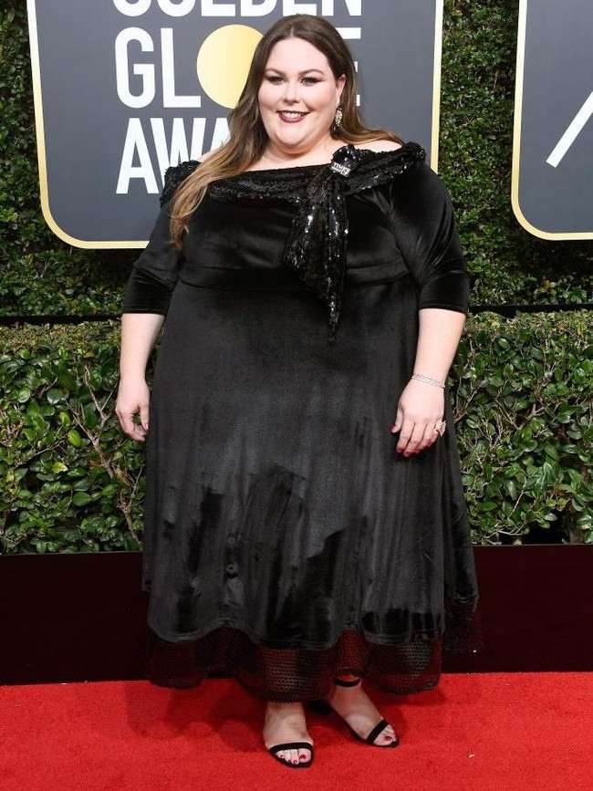 Nomine aktris pendukung terbaik melalui serial This Is Us, Chrissy Metz, menjadi bagian segelintir wanita yang memakai bros Time’s Up di dadanya. (Foto: Getty Images)