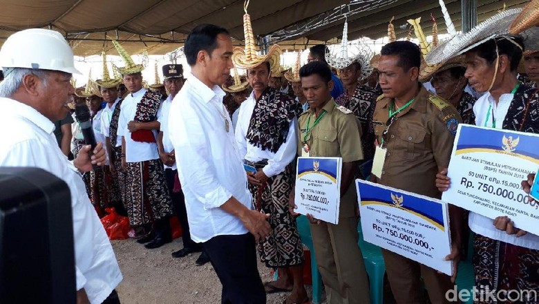 Pulau Rote Kekurangan Air Bersih, Jokowi: Saya Sampai Nggak Mandi Pulau Rote Kekurangan Air Bersih, Jokowi: Saya Sampai Nggak Mandi