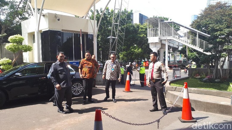 Olly Dondokambey Penuhi Panggilan KPK Jadi Saksi Kasus e-KTP Olly Dondokambey Penuhi Panggilan KPK Jadi Saksi Kasus e-KTP