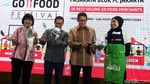 Hadiri Go Food Festival, Sandiaga Cicipi Makanan hingga Dipijat